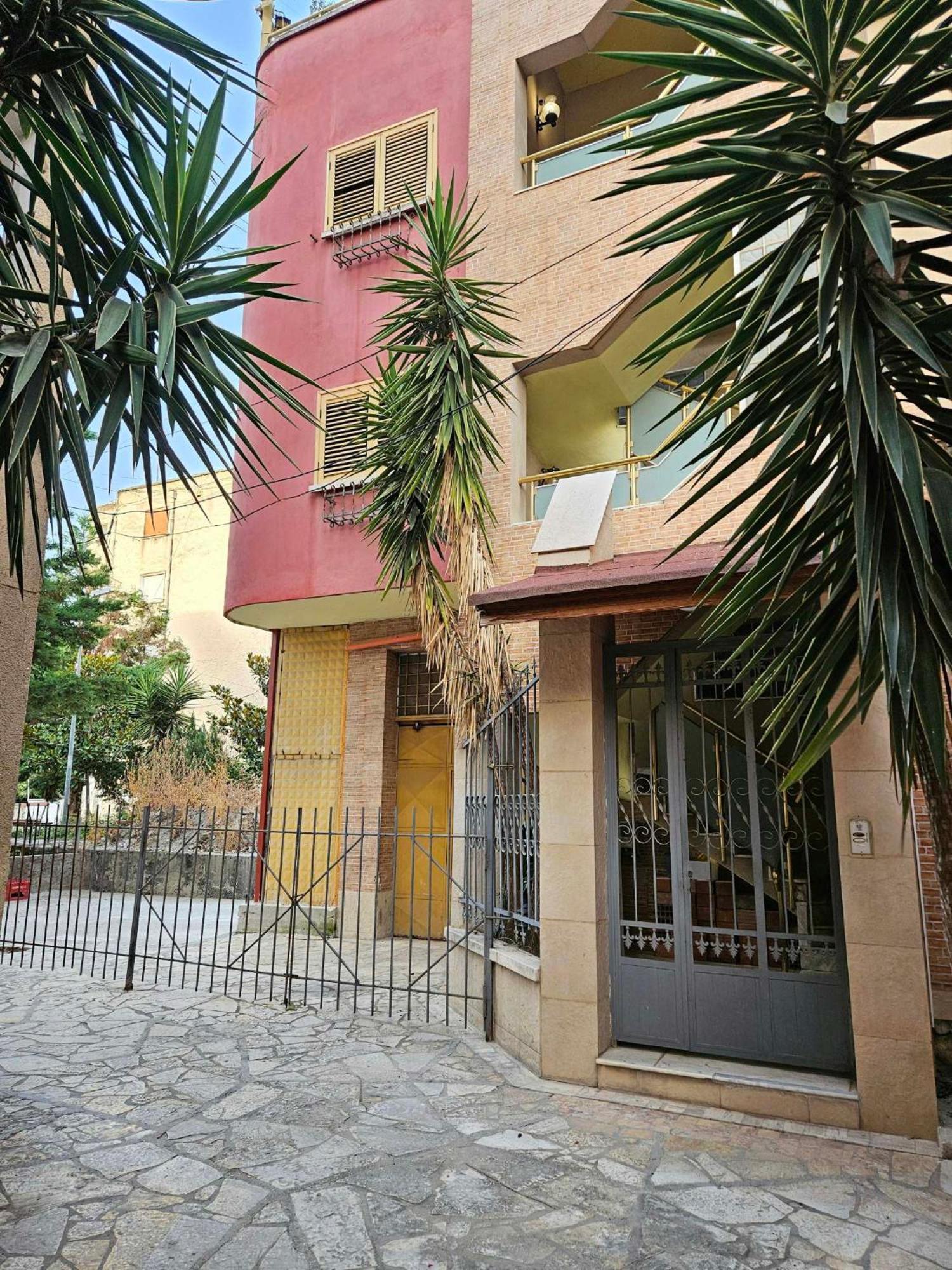 Apartment Spacious & Relaxing With Free Parking Vlorë