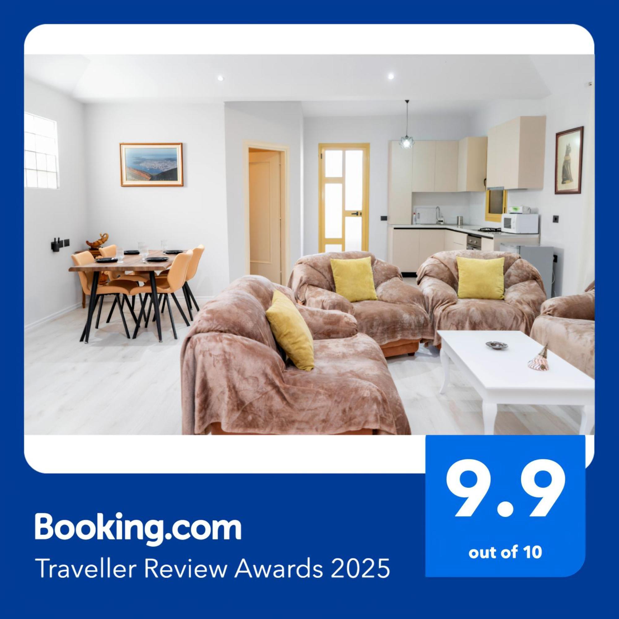 Spacious & Relaxing With Free Parking Apartment *